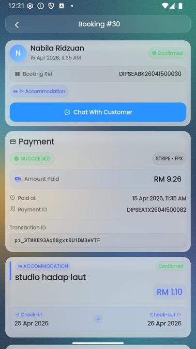 Dipsea vendor app — Booking detail showing customer name, booking reference, Chat With Customer button, Payment section and check-in/out dates
